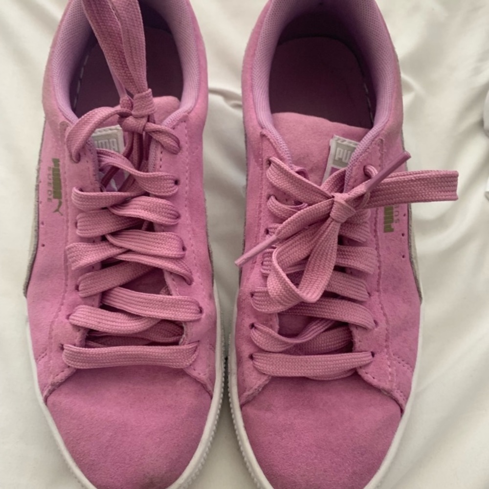 SUEDE PUMAS size 8 Pink